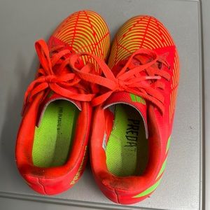 Boys Adidas predator soccer cleats size 2